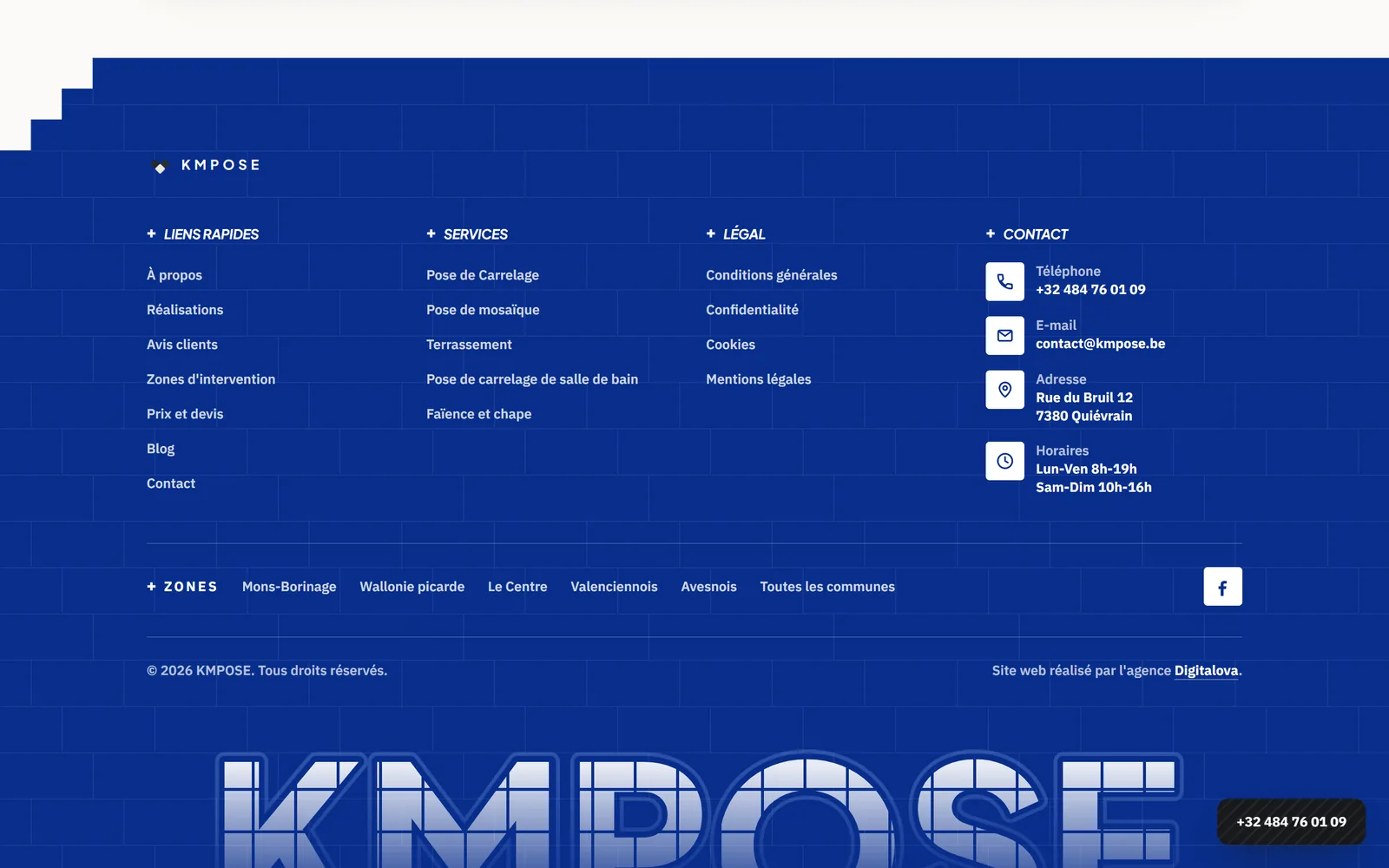 Pied de page bleu de kmpose.be avec liens, coordonnées et le nom KMPOSE en lettres carrelées
